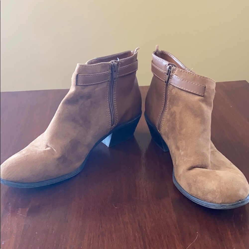 Old navy tan boots